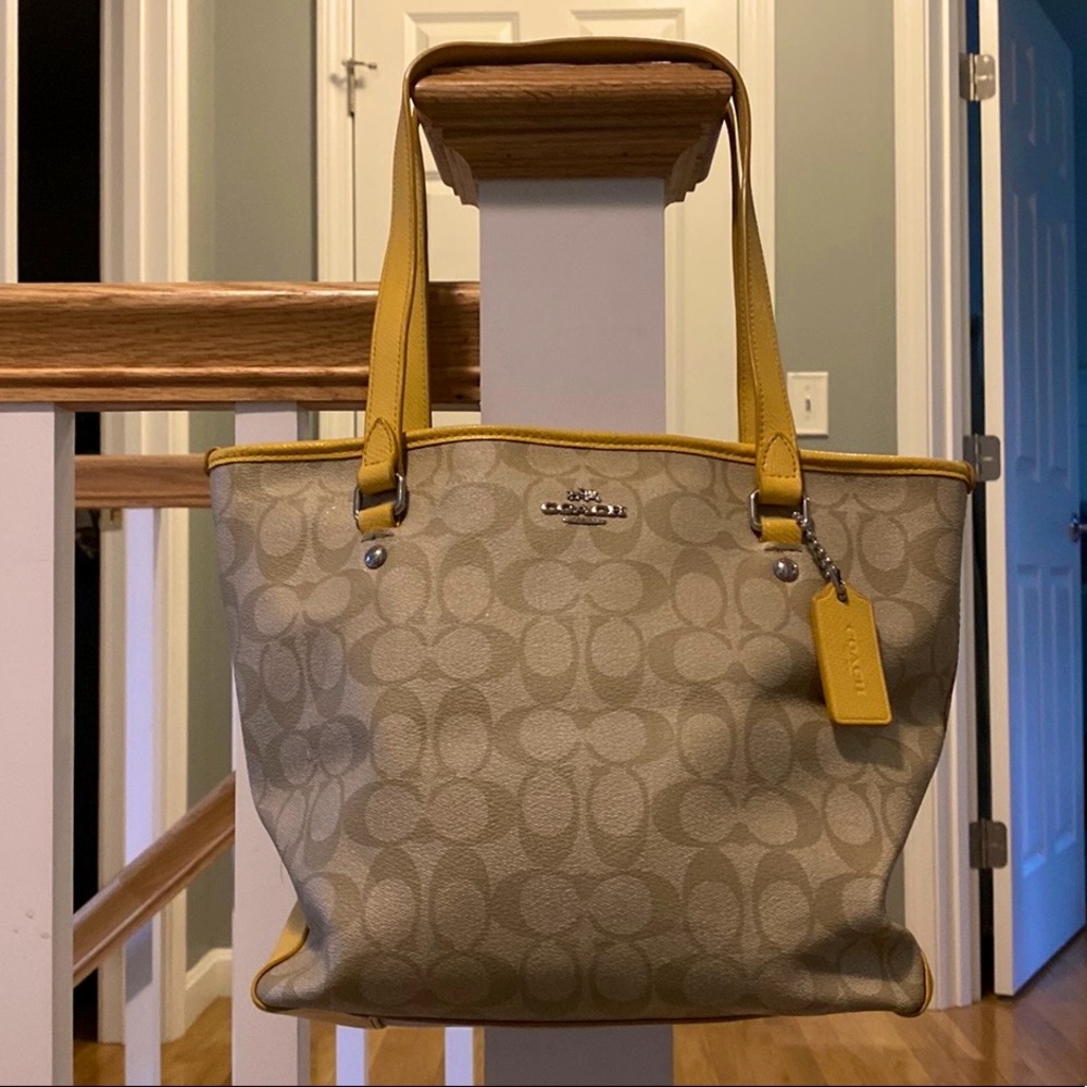 Coach Signature Leather Zip Top Tote (Kahaki/Canary)